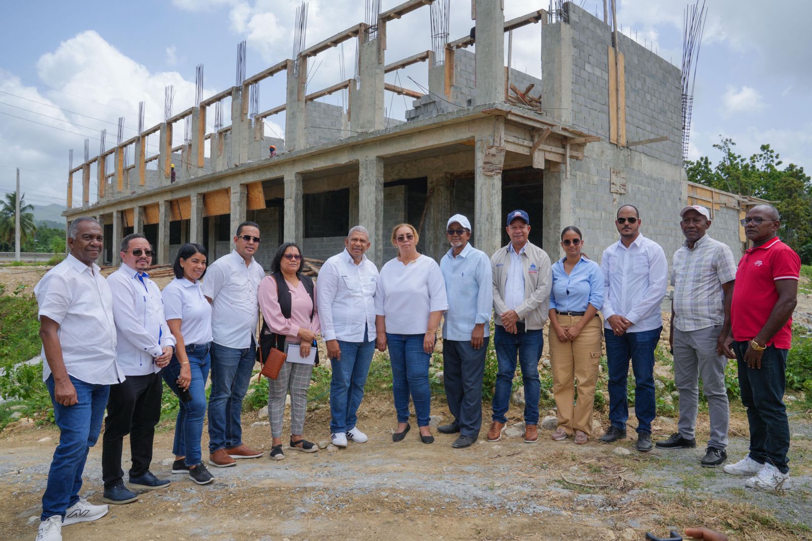 Santos Badía dice gobierno reafirma compromisos con San Cristóbal mediante supervisión avances de obras claves