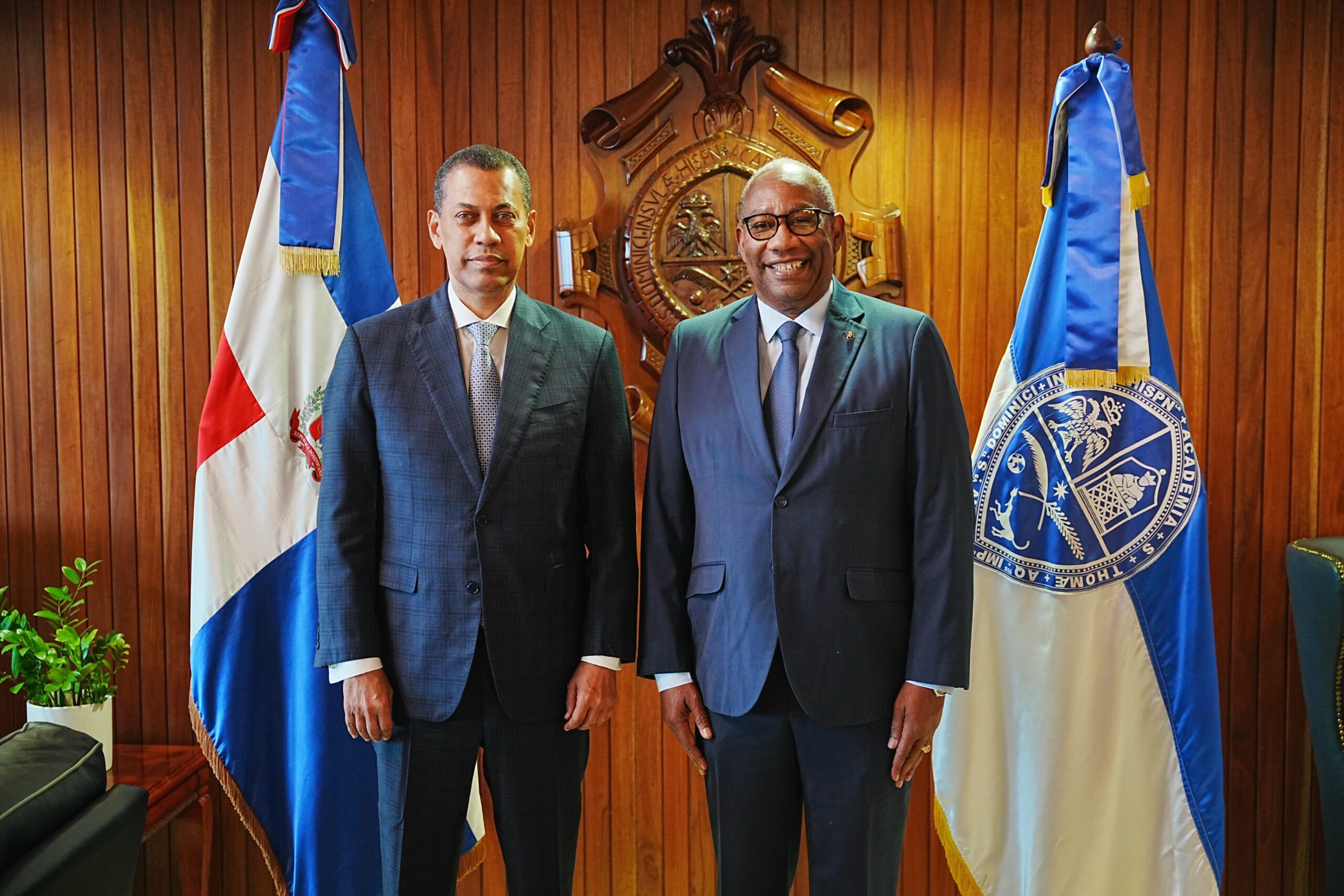 UASD e Indotel impulsan revolución digital universitaria con licitación de internet de alta velocidad