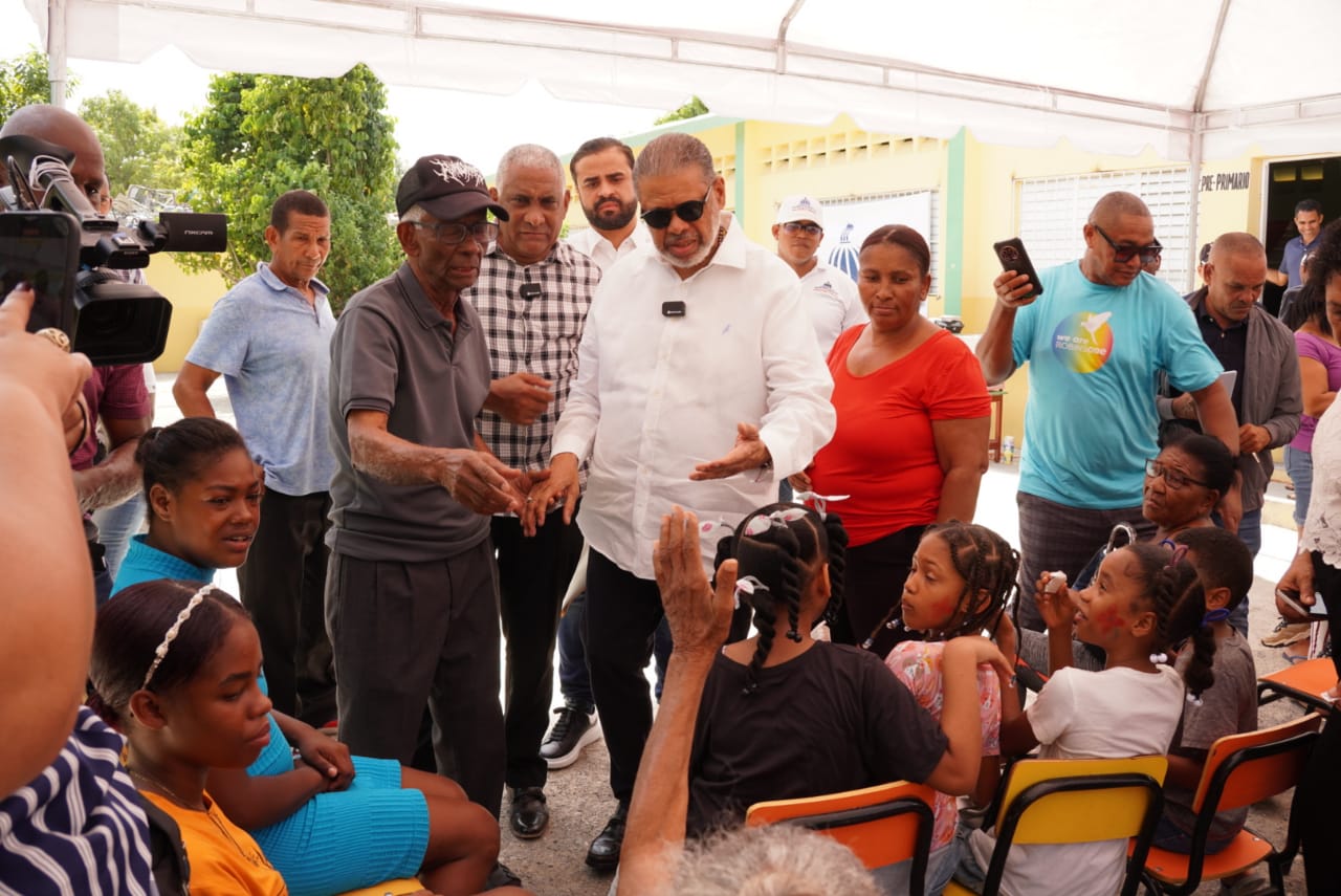 Desarrollo de la Comunidad realiza operativos simultáneos de jornada asistencial en Barahona
