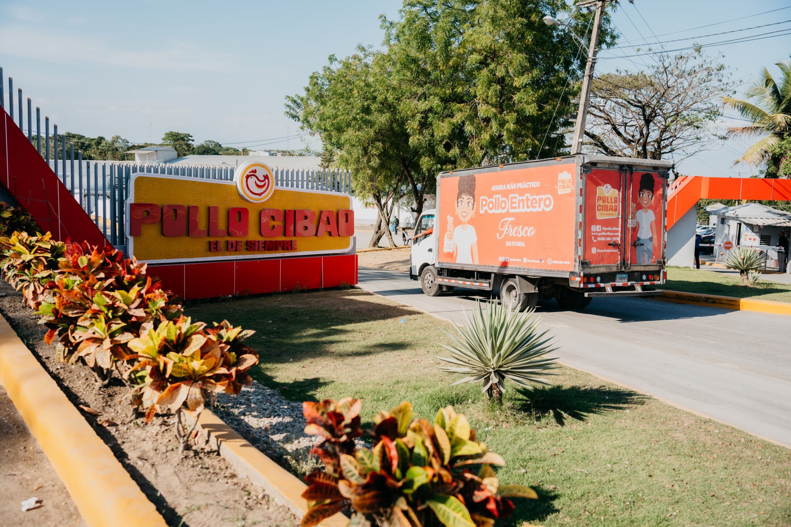 Pollo Cibao lanza campaña “Lo mejor nace aquí” para resaltar el valor del producto nacional y el compromiso con la calidad desde el origen