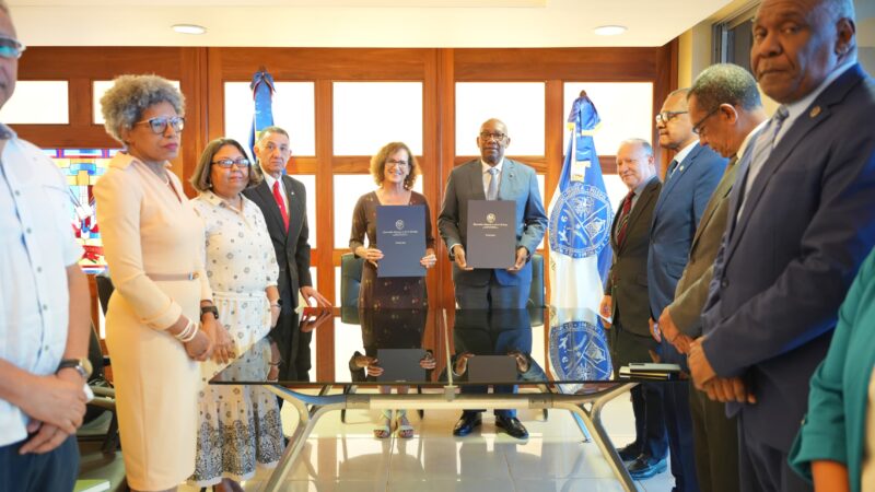 UASD suscribe acuerdo con la University of Massachusetts Amherst
