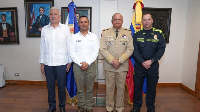 Ministro de Defensa Dominicano recibe visita de su homólogo de Colombia