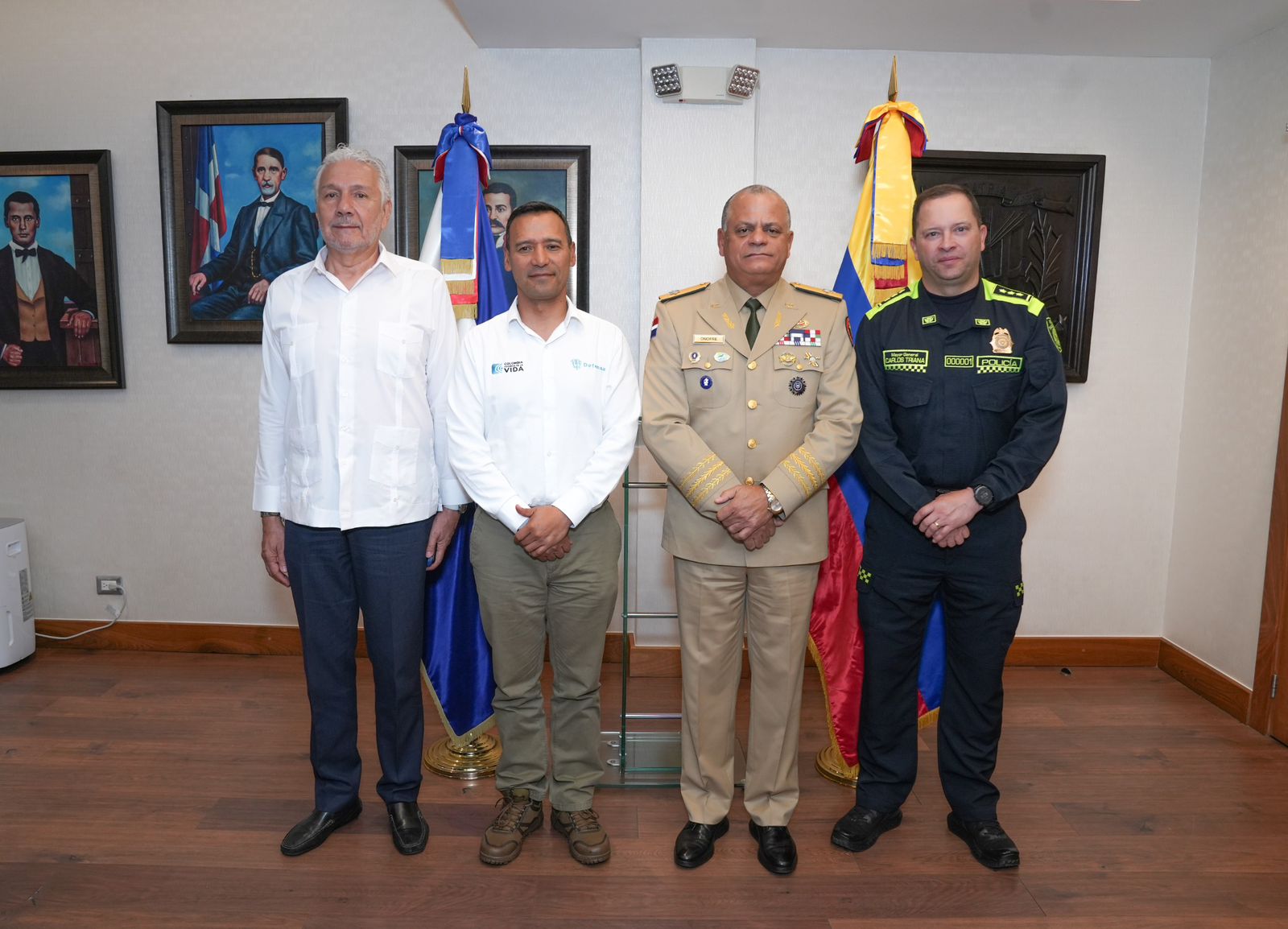 Ministro de Defensa Dominicano recibe visita de su homólogo de Colombia