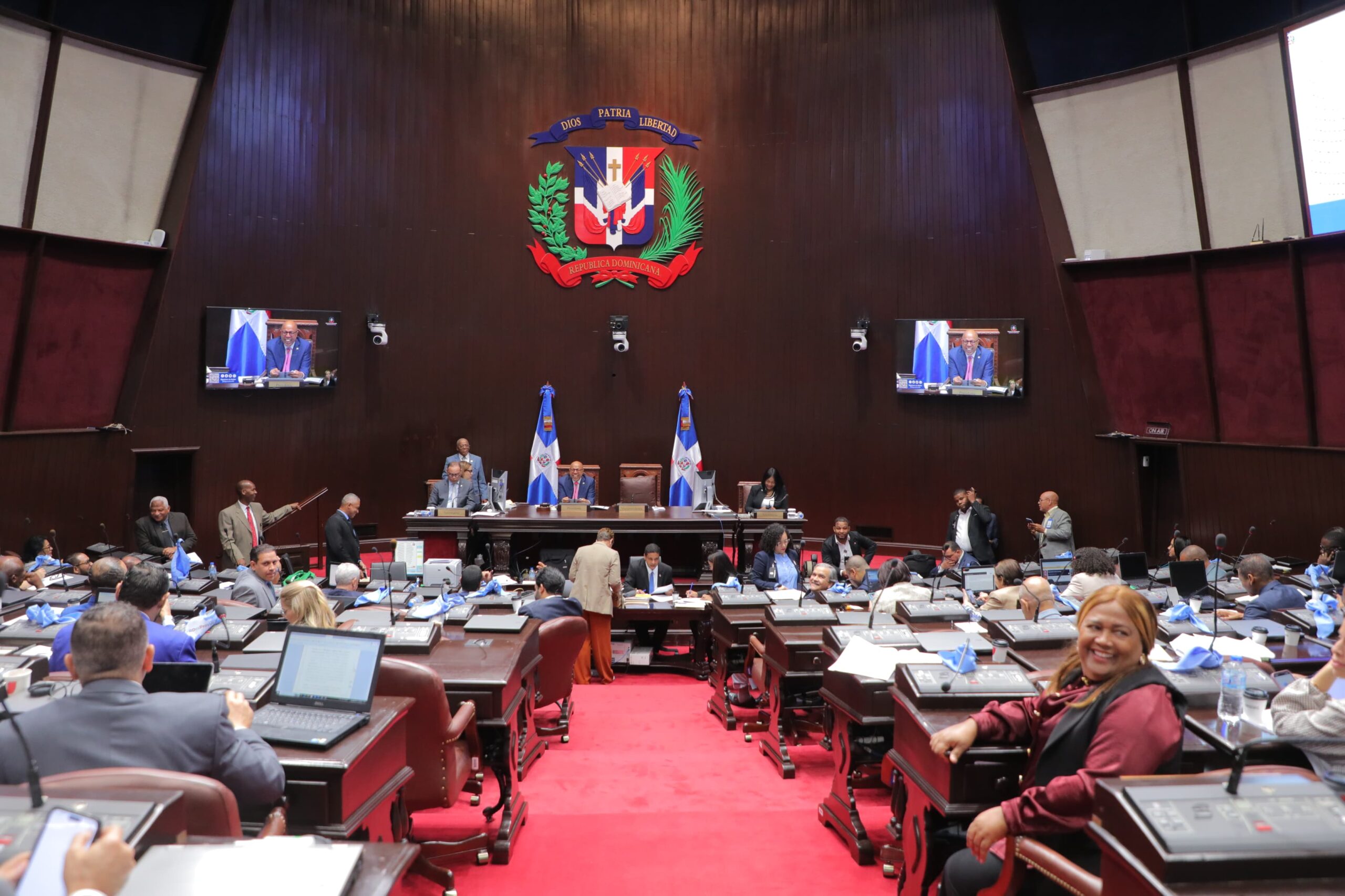 Diputados convierten en Ley proyecto sobre Tráfico Ilícito de Migrantes y Trata de Personas