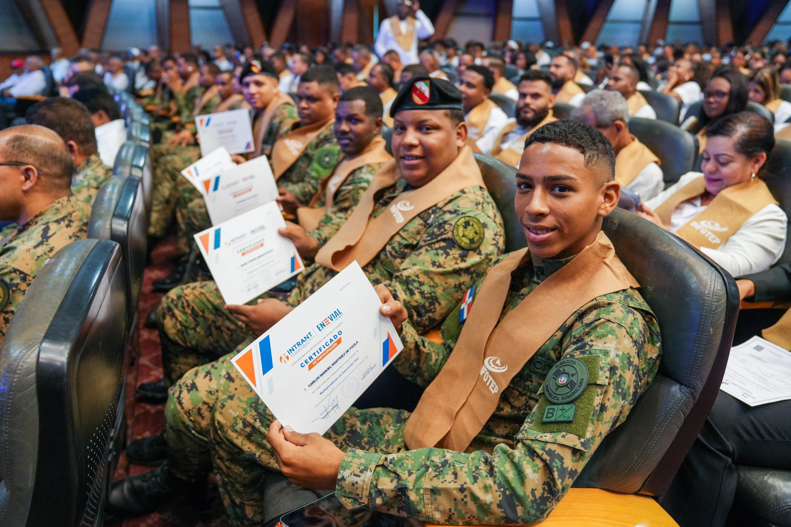 INTRANT e INFOTEP certifican a mil conductores en habilidades blandas para una movilidad responsable