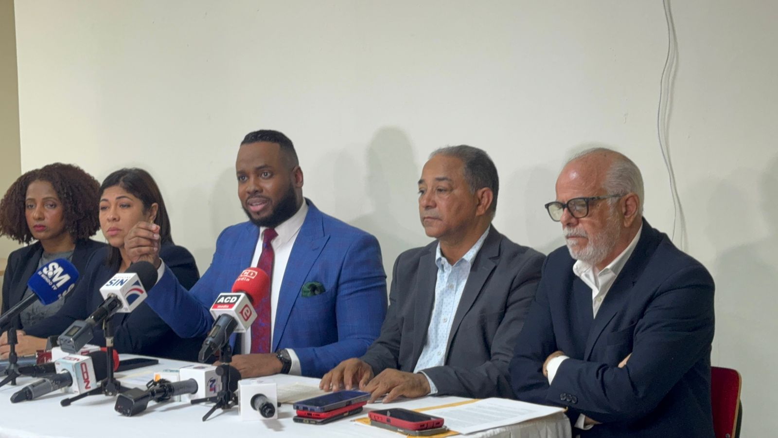 Profesionales de la comunicación respaldan investigación contra la extorsión disfrazada de periodismo y piden proteger la crítica responsable