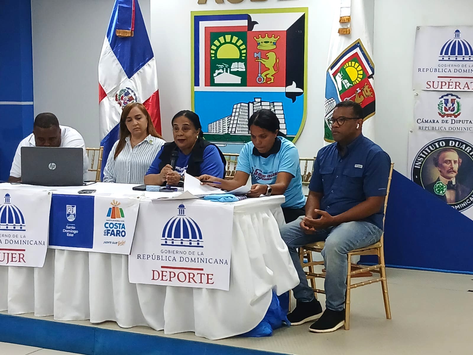 Imparten cursillo a entrenadores de equipos que participarán en el 5to Convivio Municipal de Mini Voleibol SDE 2025