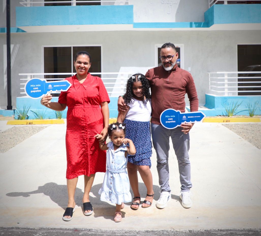 Presidente Abinader encabeza inauguración del Residencial Lolita II con entrega de 140 apartamentos en Hato Nuevo, beneficiando a 560 personas