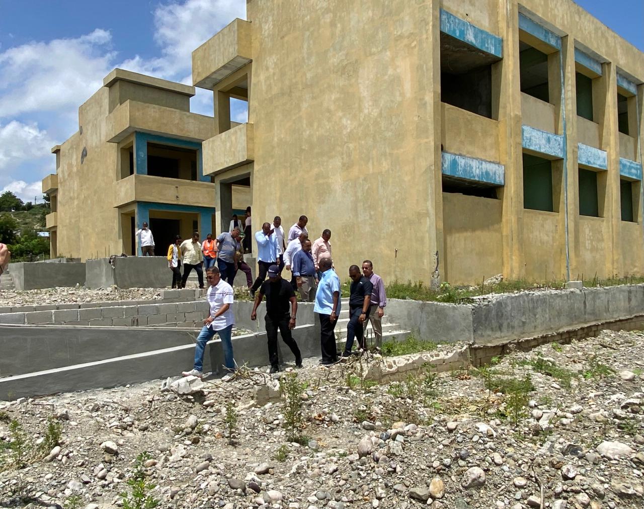 Infraestructura Escolar interviene Liceo Experimental y Recinto UASD de Elías Piña para agilizar su terminación, tras 12 años paralizado