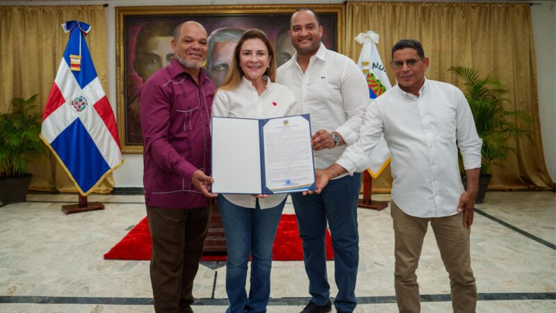 Carolina es reconocida como Visitante Distinguida del municipio de Salcedo
