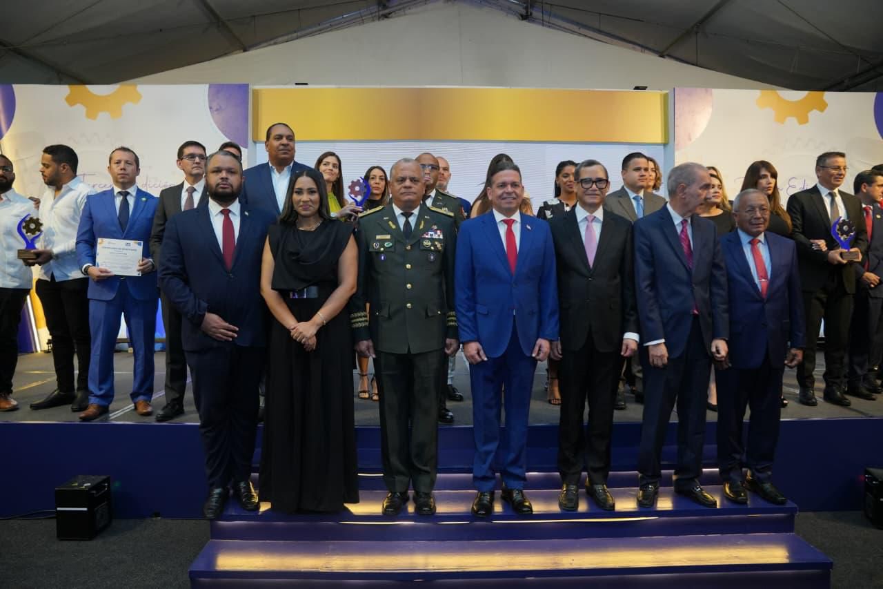Industria Militar Dominicana recibe Reconocimiento a la Innovación Industrial Manufacturera 2025