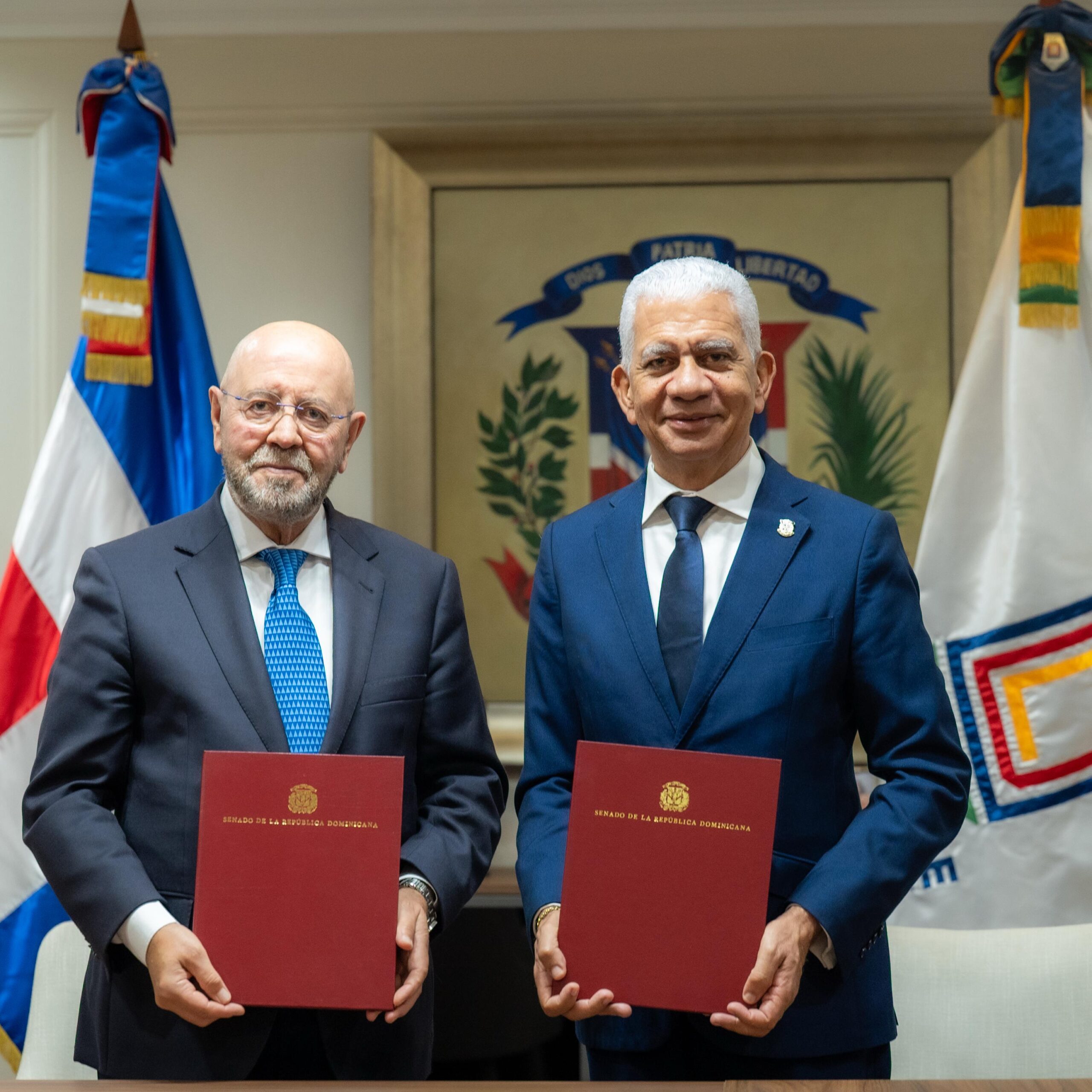 Senado de la República firma convenio de colaboración interinstitucional con UNICARIBE