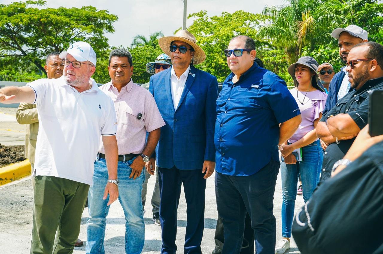 Autoridades supervisan avances del punto de transferencia de residuos sólidos en Los Alcarrizos