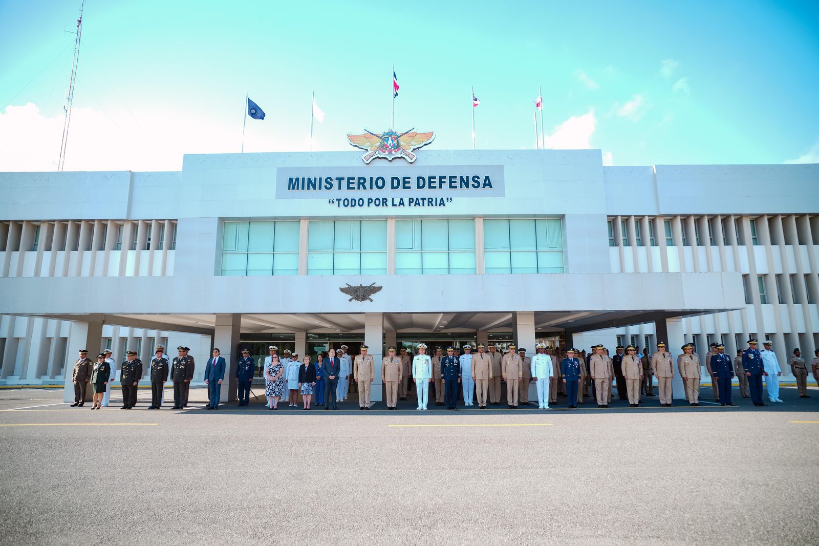 Conferencia de las FF. AA. Centroamericanas condecora a 44 militares dominicanos