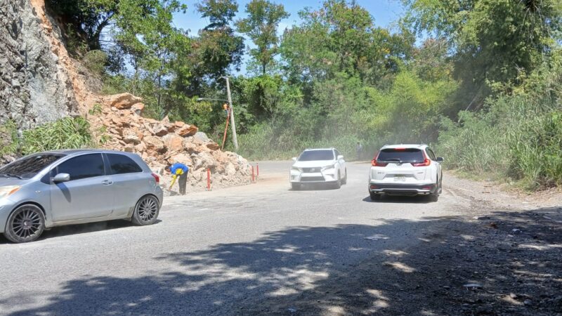 Obras Públicas restablece el tránsito en carretera La Vega–Jarabacoa tras deslizamiento en la zona de La Virgen