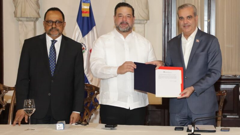 Presidente Abinader anuncia inicio titulación de más de 43 millones de metros cuadrados en Parque Nacional Los Haitises y Reserva Forestal Loma Novillero, en Villa Altagracia