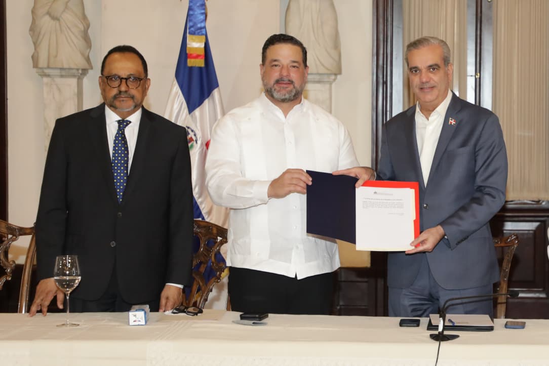 Presidente Abinader anuncia inicio titulación de más de 43 millones de metros cuadrados en Parque Nacional Los Haitises y Reserva Forestal Loma Novillero, en Villa Altagracia