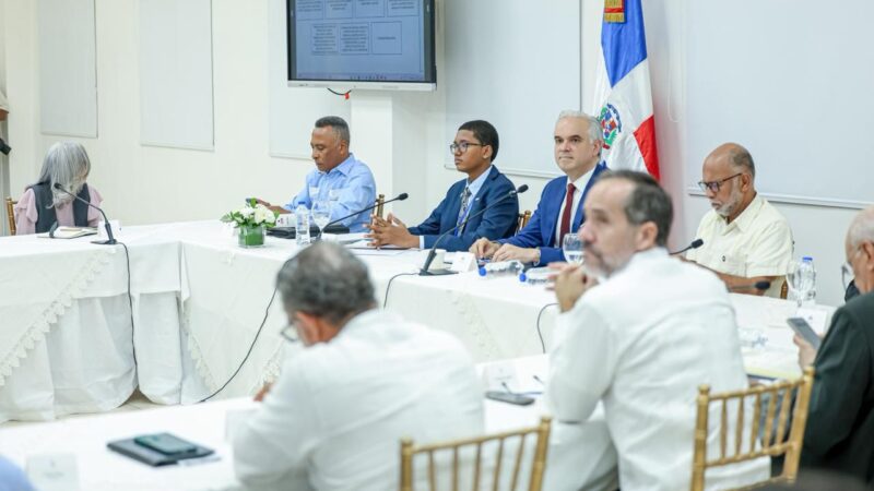 Comunidad estudiantil respalda la “Mesa de los cinco pilares” impulsada por el ministro Luis Miguel De Camps