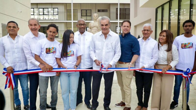 Presidente Abinader inaugura Centro Universitario Regional UASD-Cotuí con 29 aulas; ya suman cuatro los entregados a través del MIVED