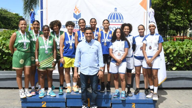 UCNE e ISFODOSU campeones de voleibol playero en los Juegos Universitarios