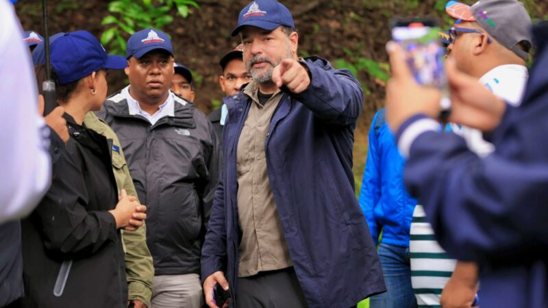 Ministro de Medio Ambiente y alcaldesa de Santo Domingo Norte supervisan acciones de respuesta ante los efectos de la tormenta Melissa
