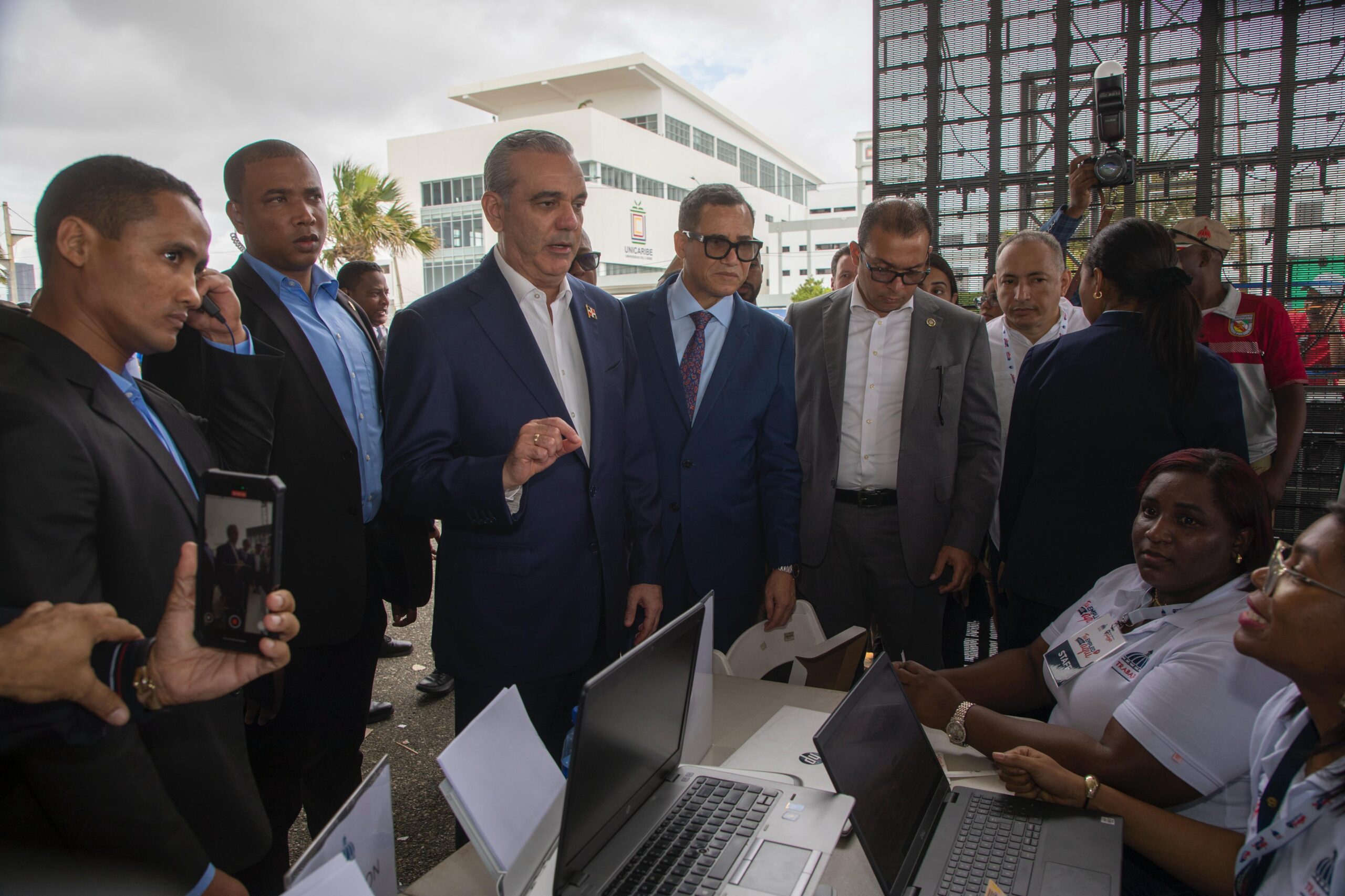 Presidente Abinader lanza programa “RD-Trabaja” con más de 7,000 vacantes disponibles de empleos formales