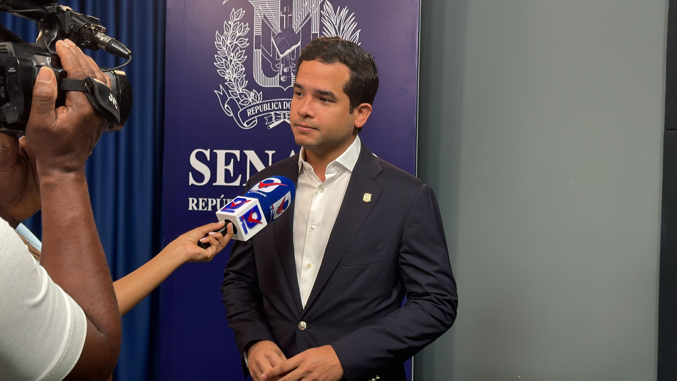 Omar Fernández somete resolución que solicita al Presidente instruir la indexación de impuesto a salarios de 720,000 trabajadores