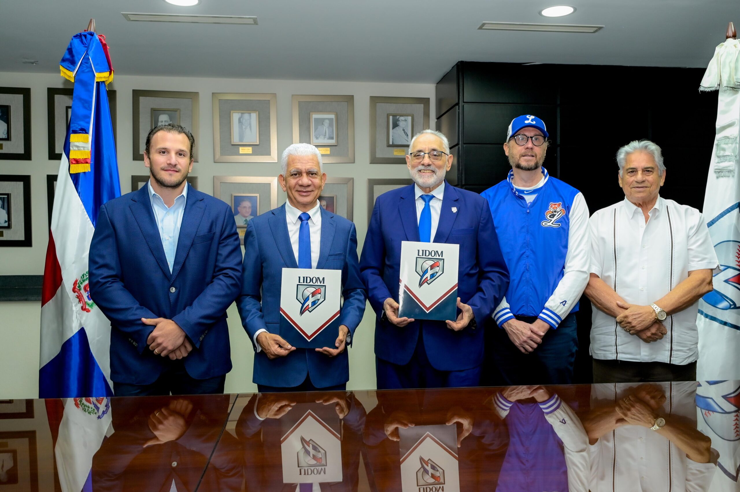 Senado de la República y la LIDOM suscriben convenio para promover el deporte