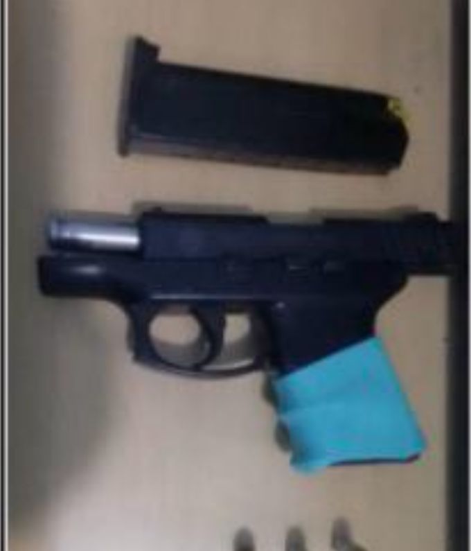 Policía Nacional retiene arma de fuego al artista urbano «Donaty» durante presentación en Santo Domingo Norte