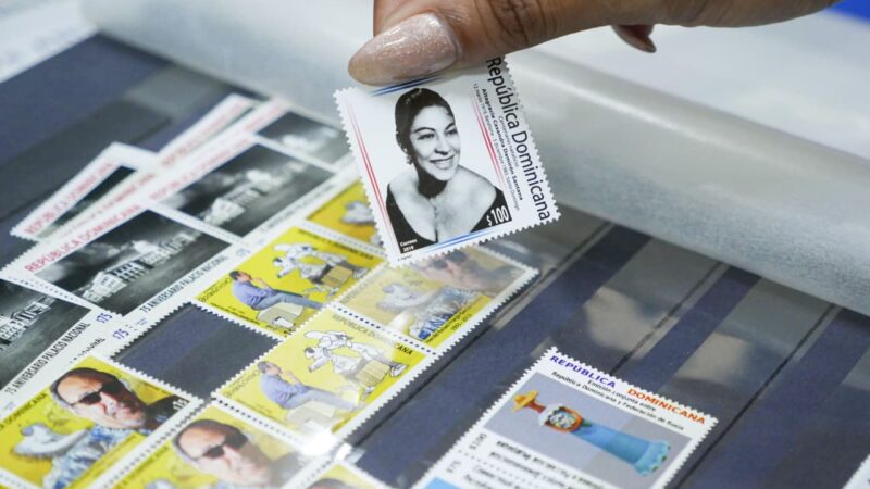Día Mundial del Sello Postal: INPOSDOM destaca la filatelia como instrumento de identidad y memoria histórica