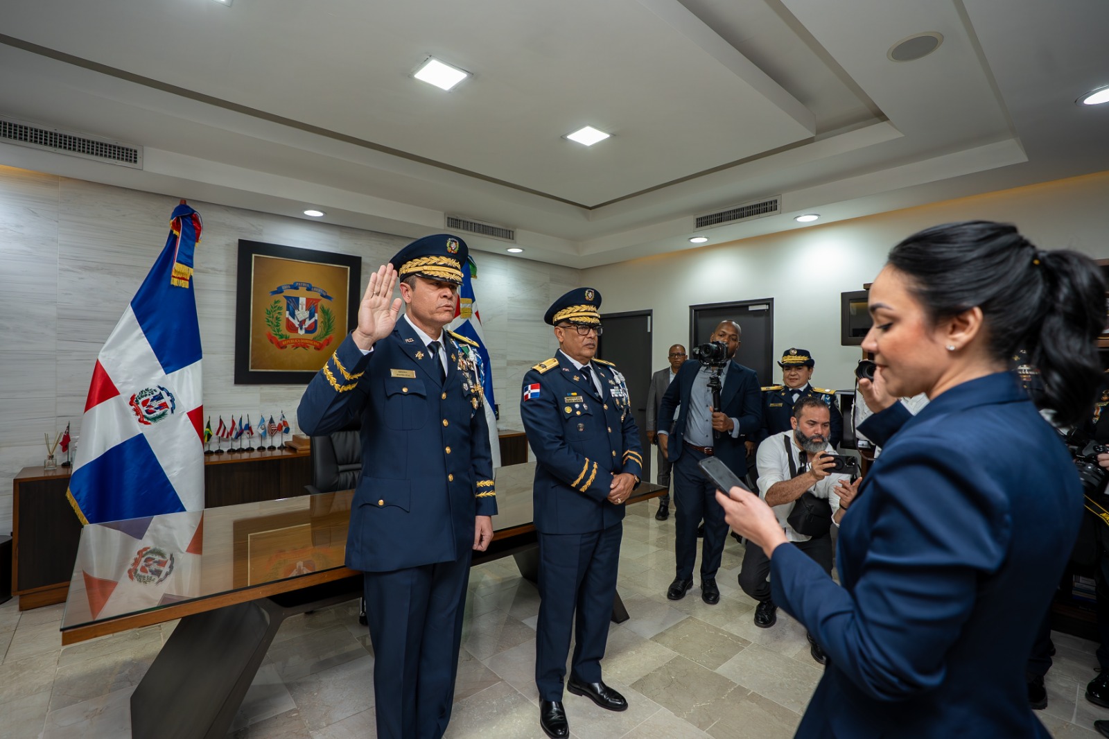 Mayor general Andrés Modesto Cruz Cruz asume la Dirección General de la Policía Nacional en jornada oficial de juramentación y cambio de mando