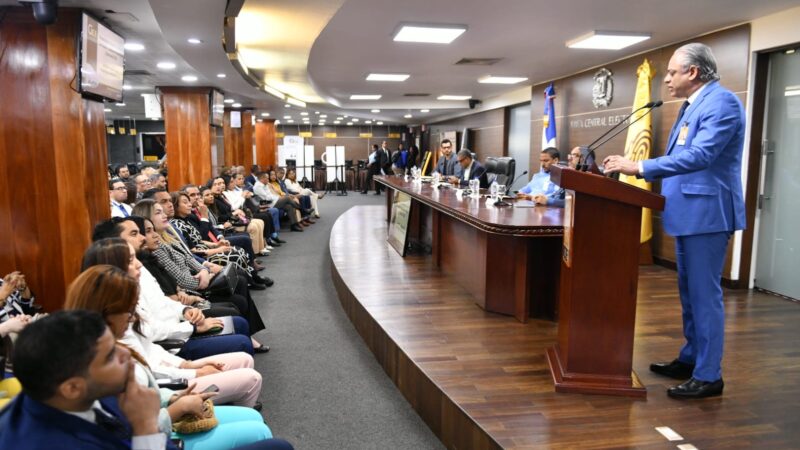 JCE socializa con entidades financieras elementos tecnológicos de la nueva cédula