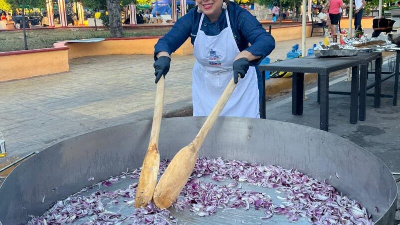 Turismo & Atracciones presenta gran asopao de mariscos con coco para 5,000 personas en Samaná