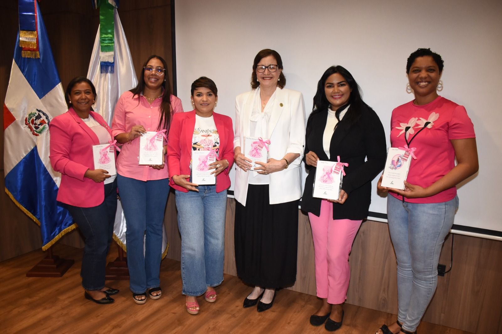 CNSS conmemora el Día Internacional de la Mujer reconociendo el compromiso de sus colaboradoras.