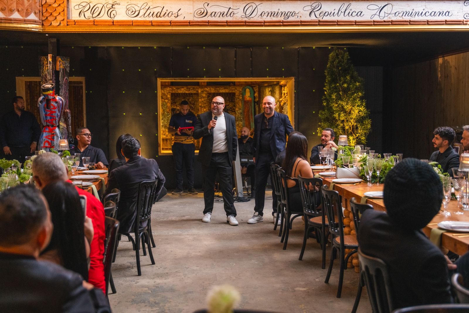 Primera Edición Anual de «Cena De Leyendas» reunió a más de 50 íconos de la música dominicana en una noche histórica en Santo Domingo
