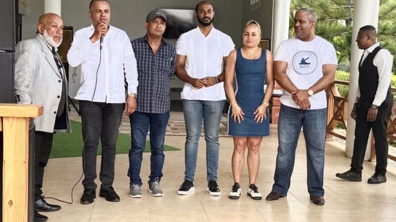 Edward López continuará al frente de ADOFIC como presidente