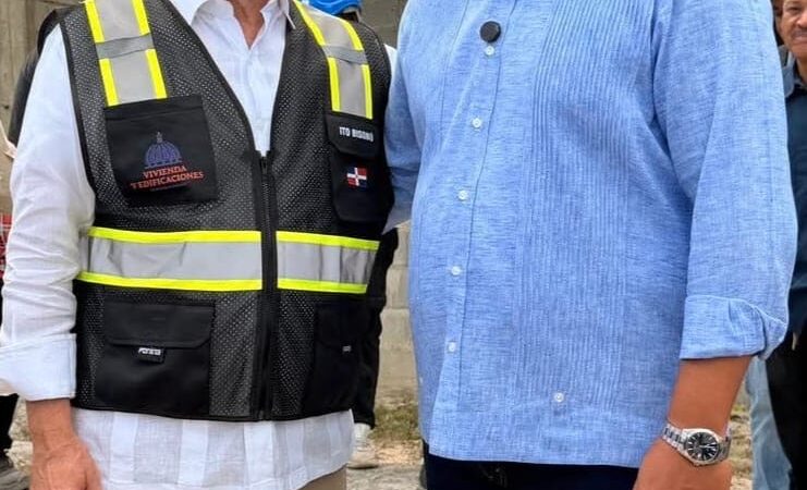 Ministro Ito Bisonó, senador Moisés Ayala y autoridades supervisan construcción de Ciudad Esperanza en Villa Central de Barahona
