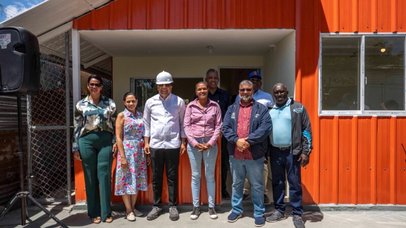 Alcalde Dío Astacio lanza modelo de vivienda prefabricada para familias de escasos recursos