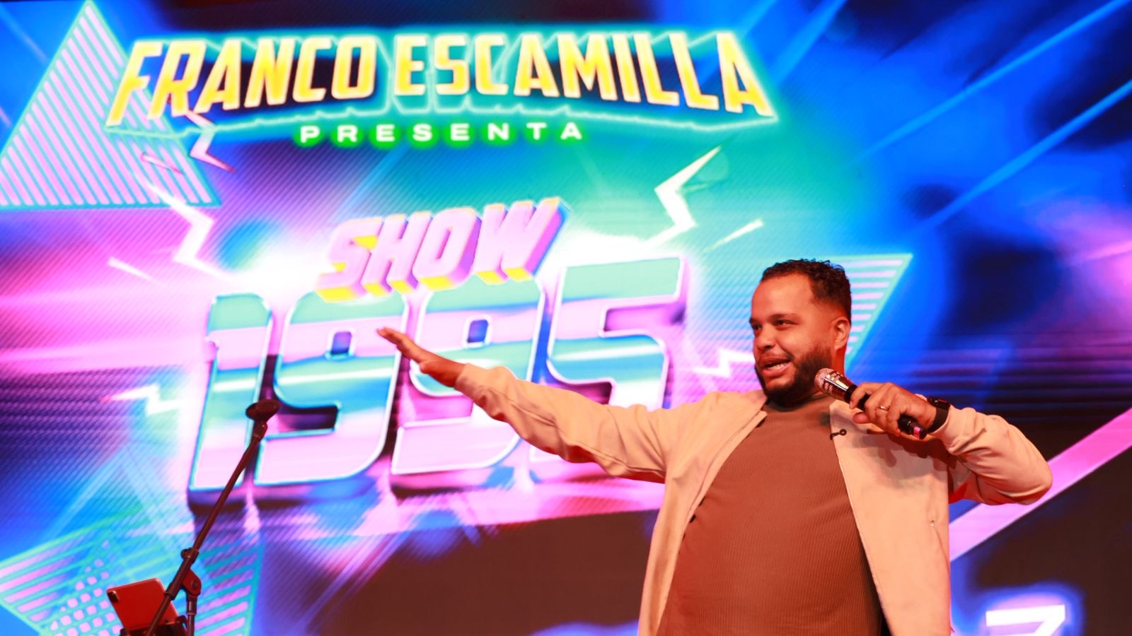 Riqui Gell conquista al público en la apertura del show de Franco Escamilla