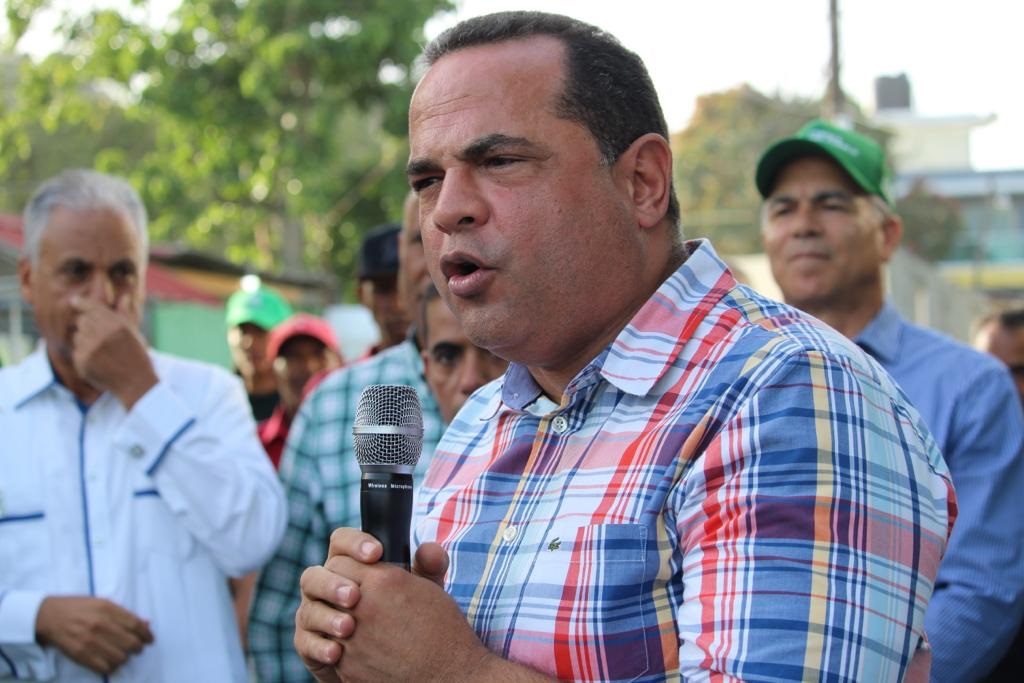 Manuel Crespo llama a fortalecer sistema de partidos políticos