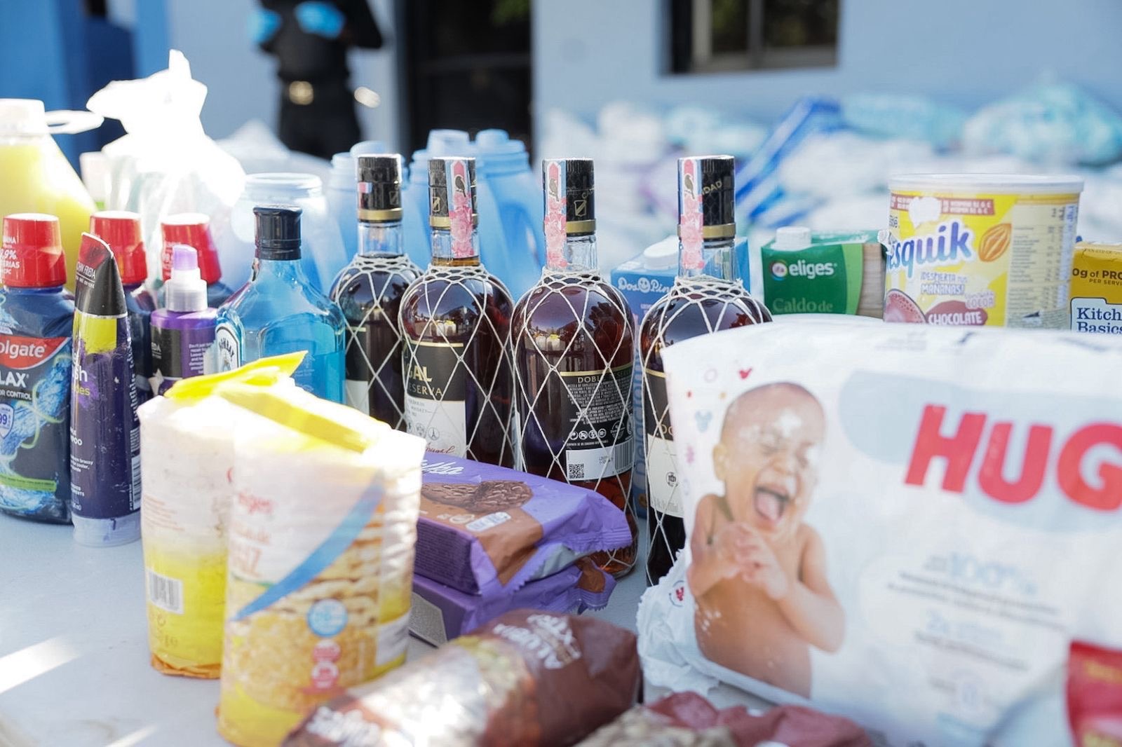 *Policía Nacional, autoridades sanitarias y Ministerio Público incautan miles de productos ilícitos y más de 6.8 toneladas de carne en estado de descomposición en SDN*