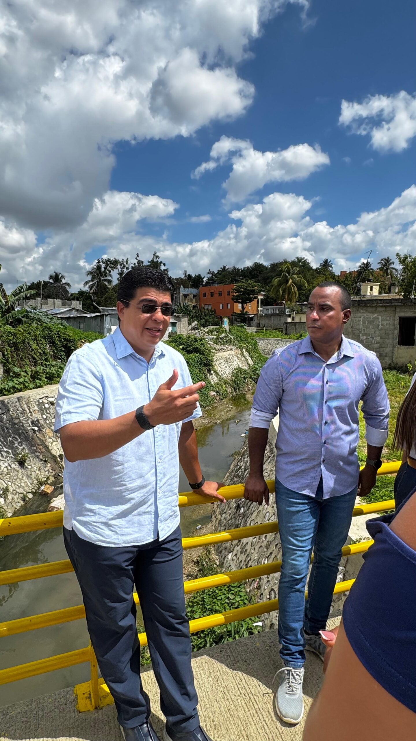 Fellito Suberví inspecciona trabajos en cañadas Guajimía y Los Girasoles