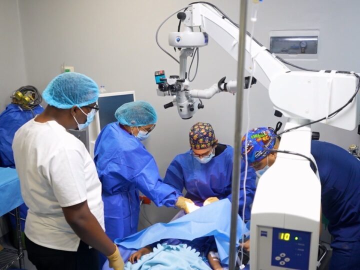 El INABIE transformará la vida de 9 estudiantes con cirugías oculares especializadas
