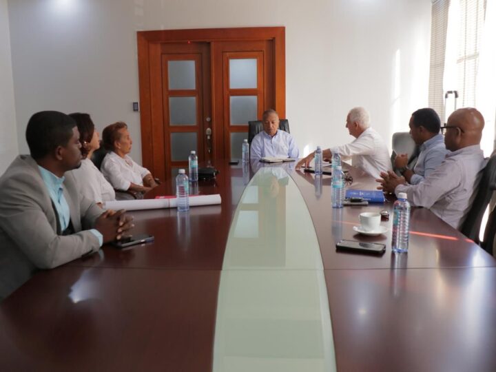 Munícipes y experto colombiano socializan con alcalde socializan plan para San Cristóbal