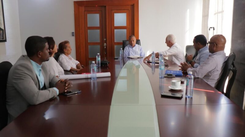 Munícipes y experto colombiano socializan con alcalde socializan plan para San Cristóbal