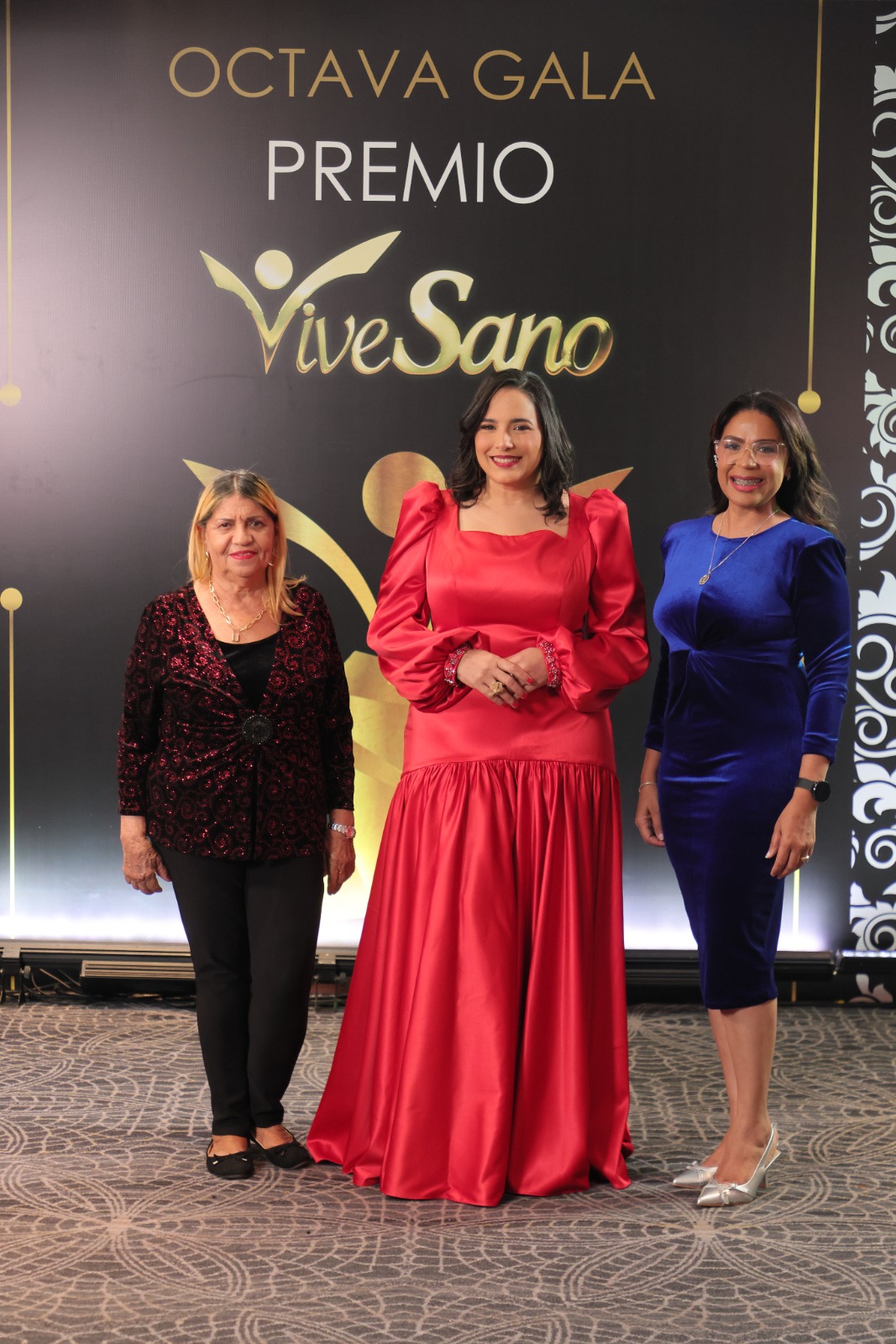 Premio Vive Sano reconoce a Carol G. Martínez Medina por su aporte al periodismo de salud