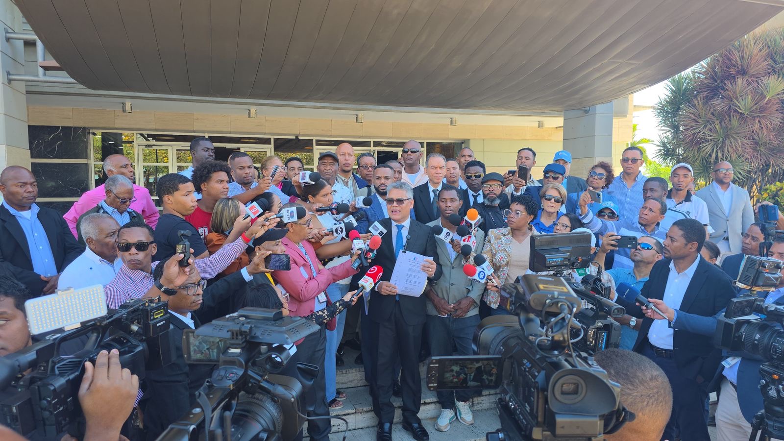 Carlos Peña denuncia una campaña despiadada en su contra