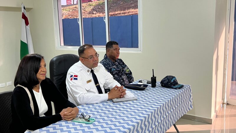 PN en Santo Domingo Norte sostiene reunión de trabajo con líderes comunitarios de Las Malvinas en Villa Mella.