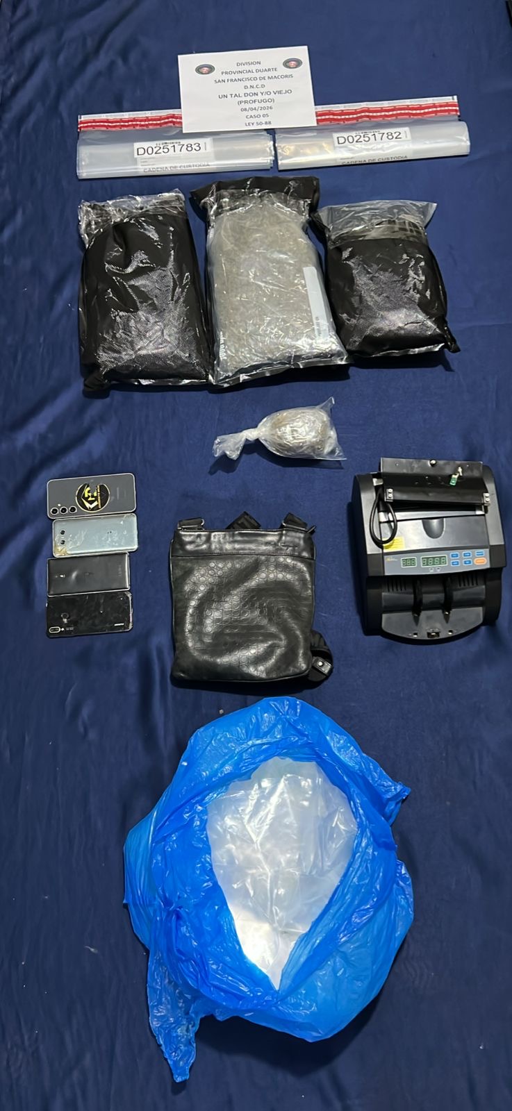 EN INTERDICCIÓN Y ALLANAMIENTO ARRESTAN HOMBRE CON NUEVE PAQUETES DE PRESUNTA MARIHUANA EN SFM