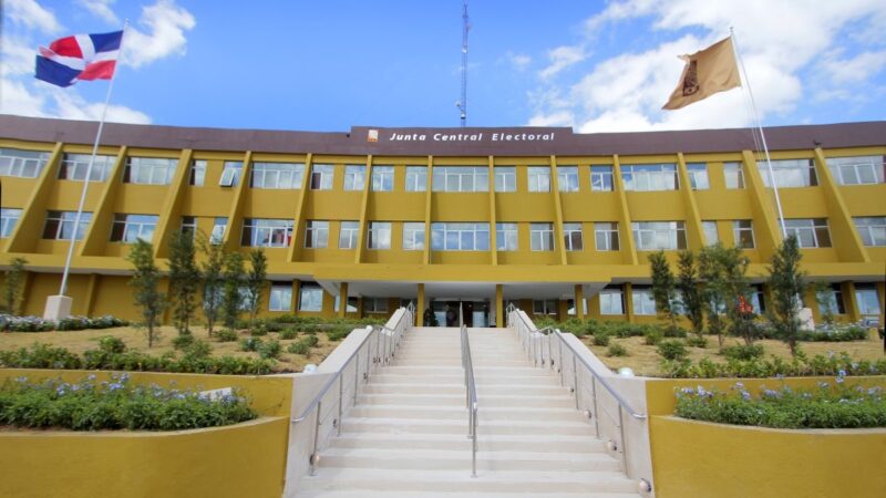 JCE asistió a 11,106 personas en las primeras 12 horas de este domingo